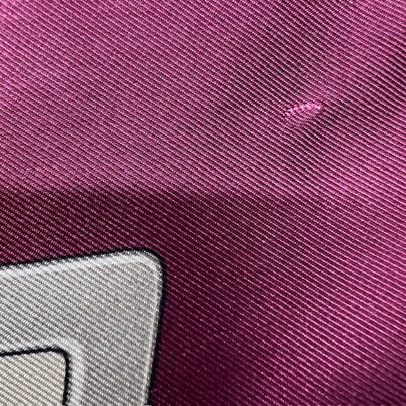 Unused Celine Paris Scarf  100% Silk  34" Gold Tan Brgendy Carriage Horses (39) - Picture 6 of 13